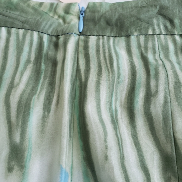 Bandolino Multi-print 100% silk skirt. Siz… - Picture 5 of 5